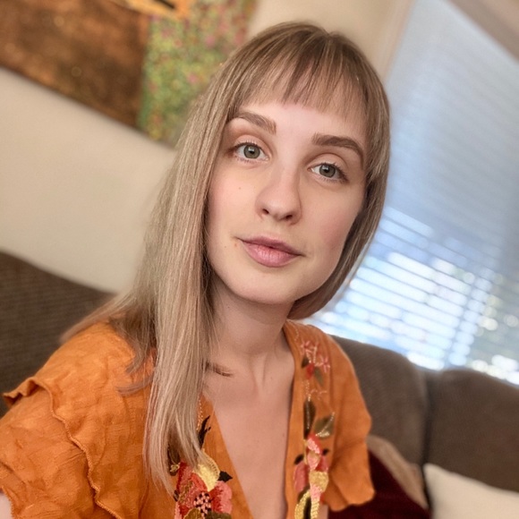 Meet your Posher, Kayla - Picture 3 of 3